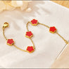 Bracelet Trèfles Rouges Style Van Cleef en Acier Inoxydable Doré – Bijou Élégant avec Rallonge et Écrin Cadeau Offert "Camélia Rouge" Mara Bijoux