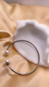 Jonc Argenté Femme – Perles Blanches Nacrées – Acier Inoxydable + Écrin Offert "Perla" Mara Bijoux