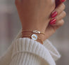 Bracelet "Mãe" Nacré en Acier Inoxydable Doré – Réglage Coulissant + Écrin Offert "Mãe Rond Nacré" - Mara Bijoux