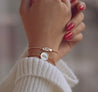 Bracelet Doré Mãe – Acier Inoxydable Réglable avec Petit Cœur | Cadeau Maman | Écrin Offert "Tahiti" Mara Bijoux