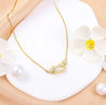 Collier Épingle Dorée en Acier Inoxydable avec Strass Blancs – Écrin Offert "Lima" Mara Bijoux
